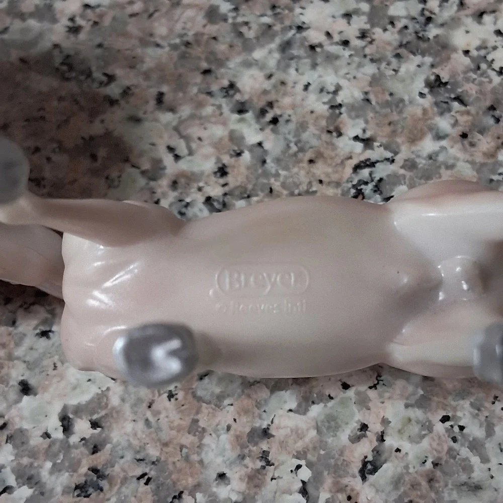 Breyer Freedom Series Classics Aurora Unicorn Model 62059 Pearl Pink 1:12